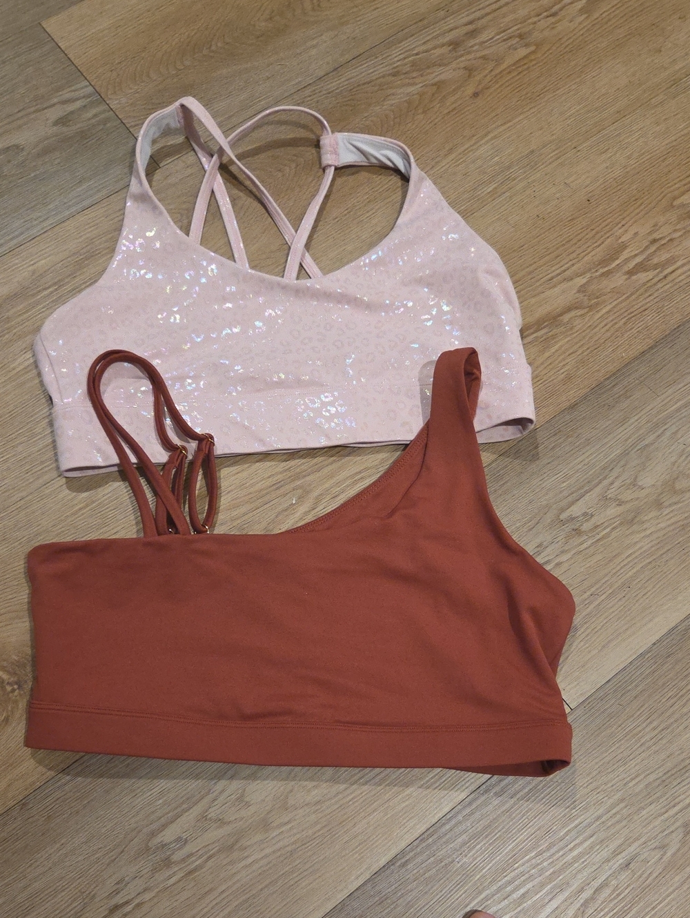 Women’s Seamless One-Shoulder Sports Bra Rust And Pink Shimmer.